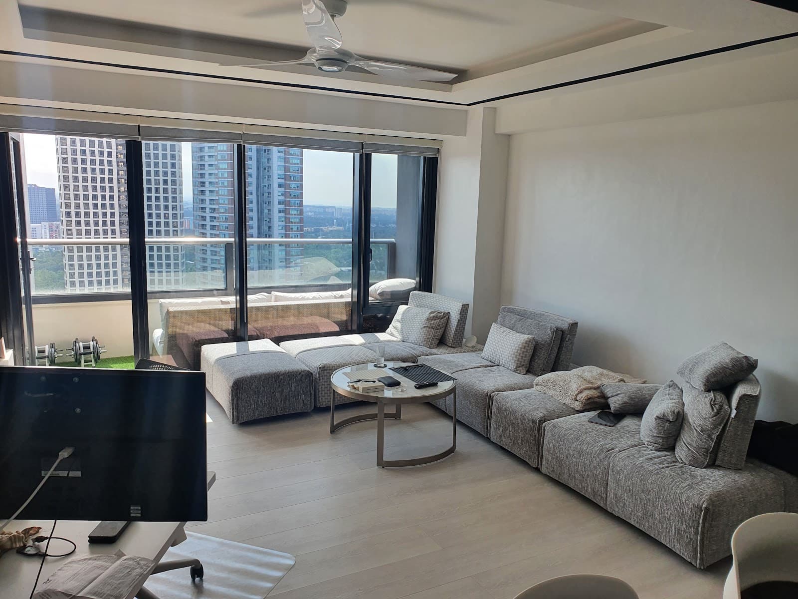 Arya Residences Tower 1